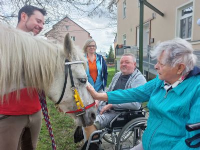Mezi klienty Sociální služby AGEL Podhorská zavítal „zvířecí terapeut“