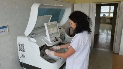 Laboratoře Nemocnice AGEL Podhorská vyšetřují pěticí nových biochemických a imunochemických analyzátorů