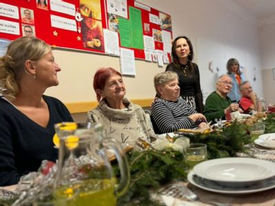 Klienti Sociální služby Podhorská si užívají nabitý předvánoční program díky podpoře NADACE AGEL 